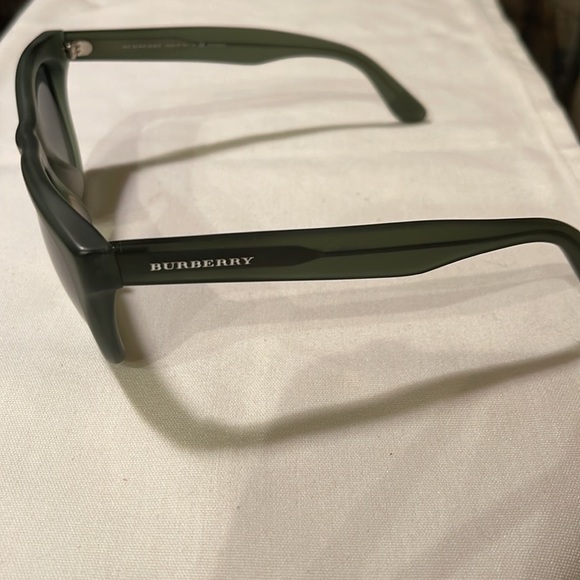 BURBERRY POLARIZED B4195-F 3531/T4 52 21 145 matte green frames, gray/green lens - Picture 3 of 7